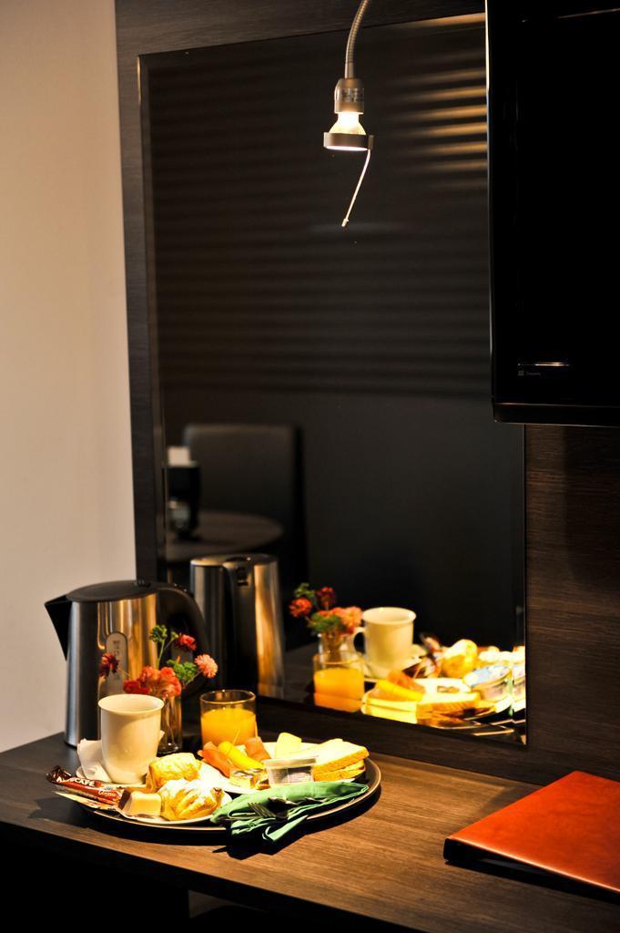 Mola Hotel Skopje Esterno foto