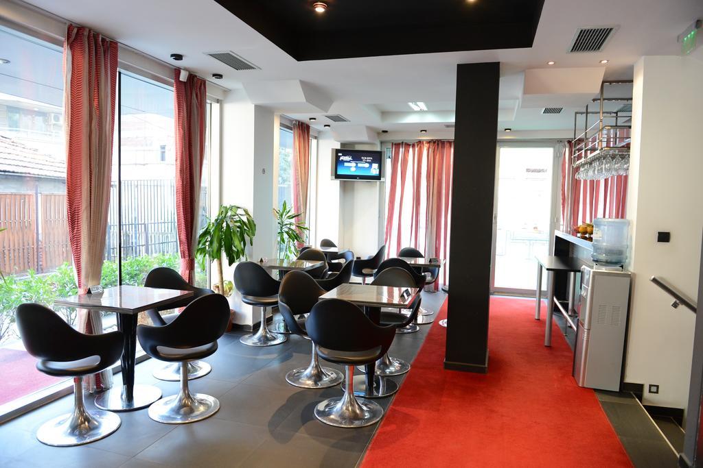 Mola Hotel Skopje Esterno foto